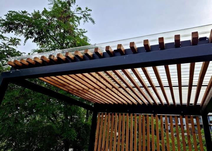 Pour la fabrication et la pose de pergola, appelez-nous pour nous faire part de votre projet !