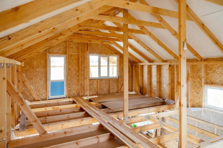 Confiez la pose de la charpente de votre maison à nos artisans exercés.